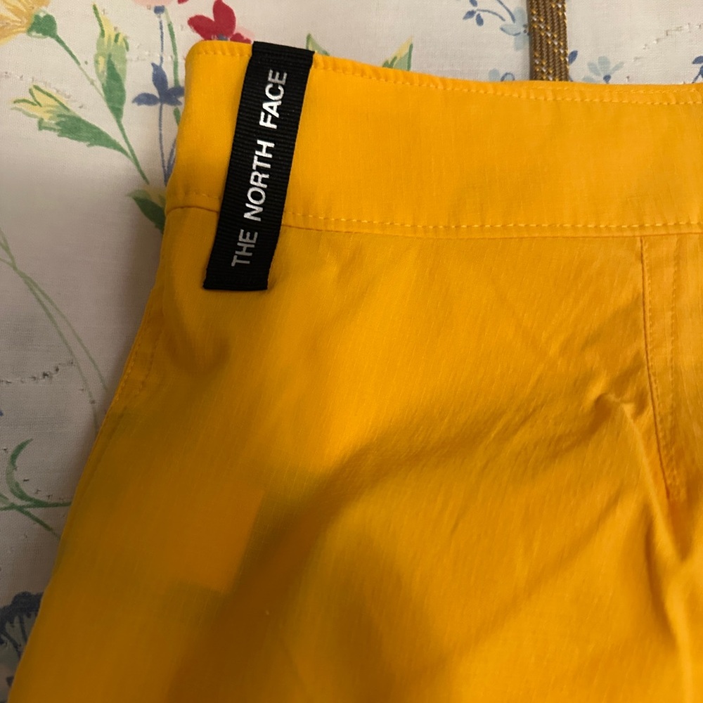 The North Face Men's Classic Boardshorts | 36W | Summit Gold | NWT - Picture 8 of 8